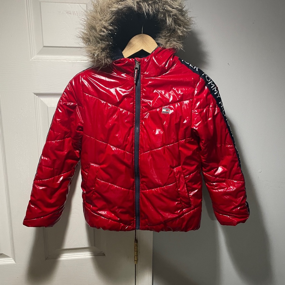 Tommy Hilfiger Girls size medium (8/10) High-Shine Chevron Logo Puffer Jacket